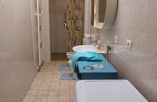 Ferrara Apartment | Icona dorata