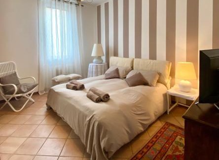 Est Apartment | IL BALCONE DI AURORA
