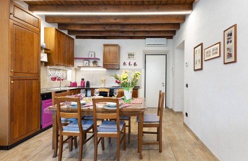 Polpenazze del Garda Apartment | Il Borgo Apartments Lavanda: Lake View, Wi-Fi & Air Conditioning