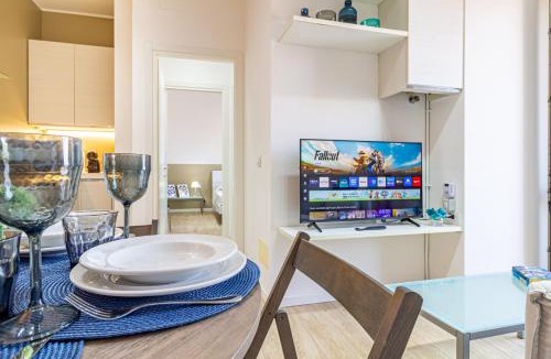 Vimercate Apartment | Il quadrato blu by Houset
