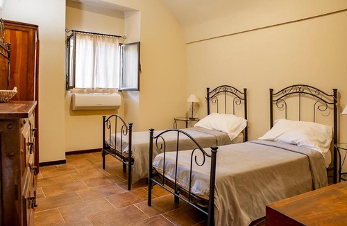 Casa Papa House | Il Vicoletto di Maela by Wonderful Italy