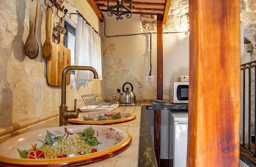 Casa Papa House | Il Vicoletto di Maela by Wonderful Italy