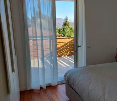 Lanzo d'Intelvi Apartment | Incantevole appartamento con piscina e vista monti