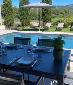 Marciaga House | Independent Room in Villa with Pool