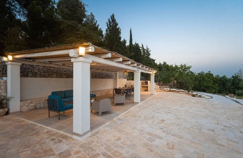 Castellana Grotte Villa | Infinity Truly Trulli - Luxury trullo with private infinity pool and panoramic v