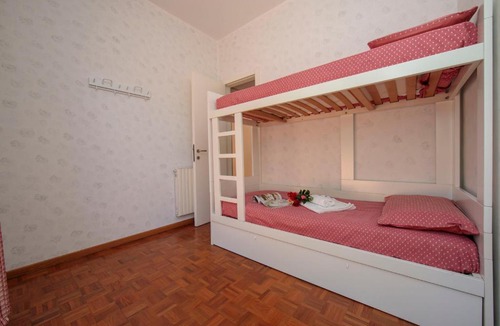 Ispra House | Ispra Villa Sleeps 6 Pool