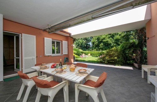 Ispra House | Ispra Villa Sleeps 6 Pool