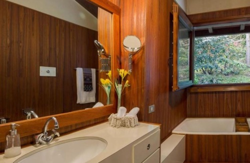 Ispra Villa | Ispra Villa Sleeps 8 Pool Air Con WiFi