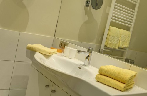 Drobollach am Faakersee House | Junior Suite mit Seeblick Typ A1 - Seepark Drobollach