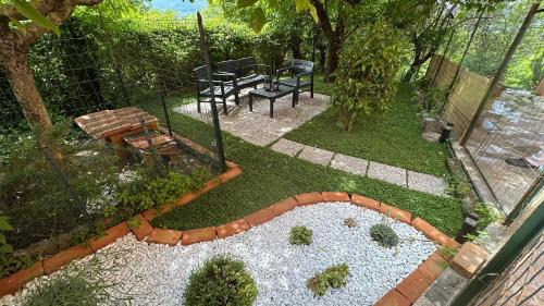 Ricco del Golfo di Spezia Apartment | La casa nel verde con piscina