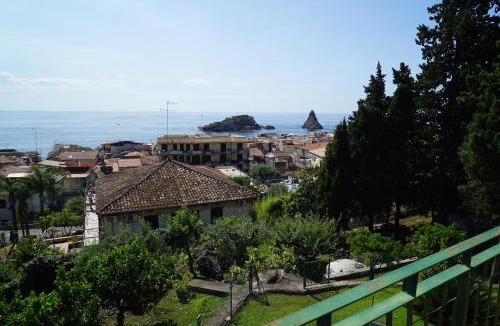 Aci Trezza Apartment | La Magnolia