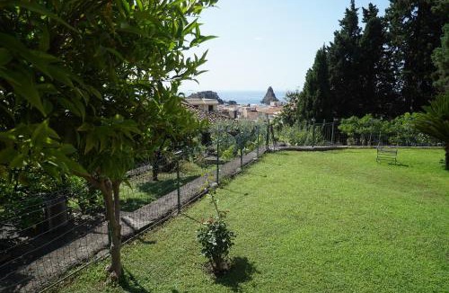 Aci Trezza Apartment | La Magnolia