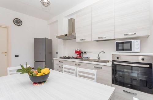 Puntalazzo Apartment | La Papuzzella – Spacious Apartment with Terrace and Scenic Views