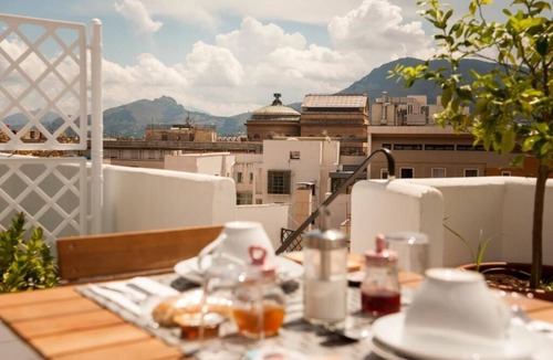 Palermo House | La Terrazza su Palermo : Camera Matrimoniale Deluxe con Vasca