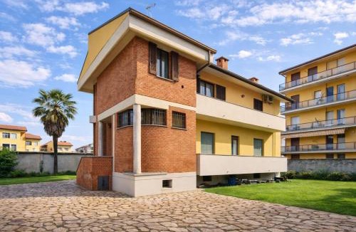 Magenta Apartment | La Torre di Cry & Cry -Intera casa con Patio , 3 camere e 2 bagni