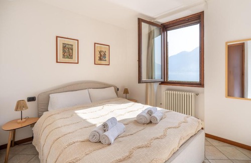 Colonno Apartment | Lake Como Waterfront Balcony SottoRiva 12