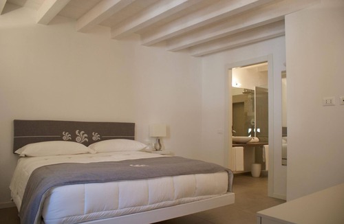 Castro Apartment | lake view' flat with water view