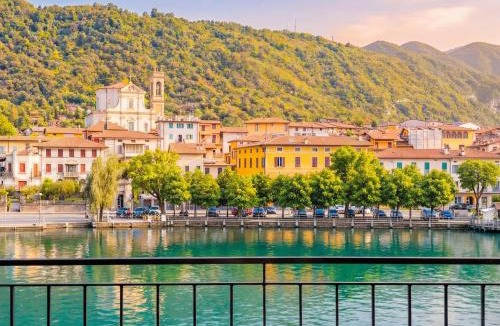Paratico Apartment | LAKESIDE SERENITY ESCAPE - Lakefront, Air Conditioning, Private Parking