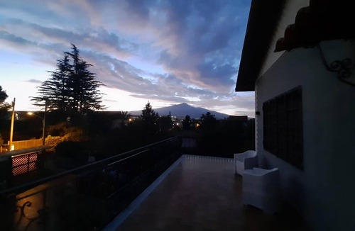 San Giovanni la Punta House | Lapilli Holidays, Accogliente 1P Villetta Bifam con Meravigliosa Vista Dell'etna