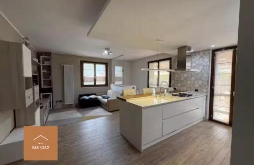 Giussano Apartment | Large apartment with private garden