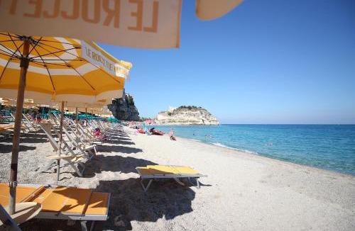 Tropea Apartment | Le Roccette Mare Beach Hotel & Restaurant