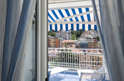 Maiori Apartment | Libeccio - flat with terrace & sea view, perfect for up to 3 guests