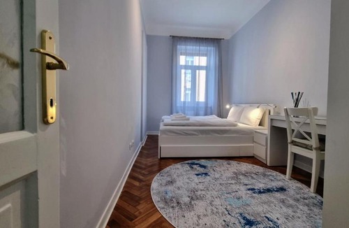 Barriera Vecchia-San Giacomo Apartment | Light Blue Apartment