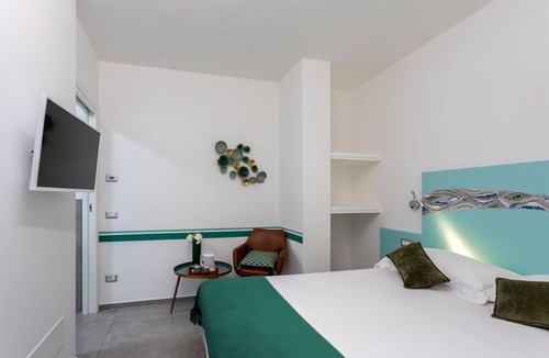 Arona Bed & Breakfast | Little Square