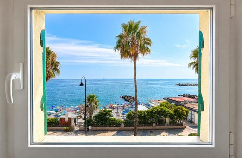 Pegli Apartment | Loft Fronte Mare, Spiaggia Sotto Casa, A-C