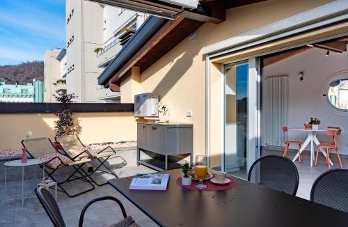 Albate Apartment | Loft Park & Rail Private Parking included