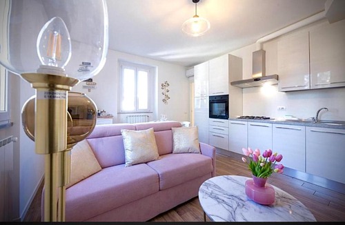 Albate Apartment | Lora diamond Suite 3, free private parking, self check in, air conditioner