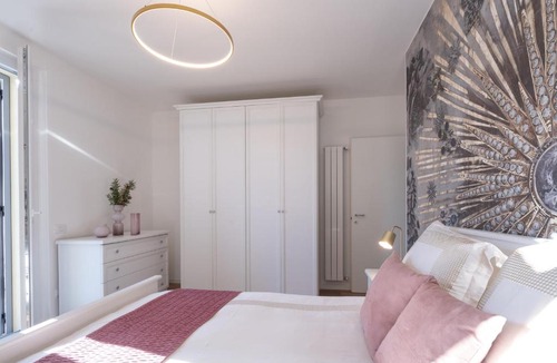 Albate Apartment | Lora diamond Suite 3, free private parking, self check in, air conditioner