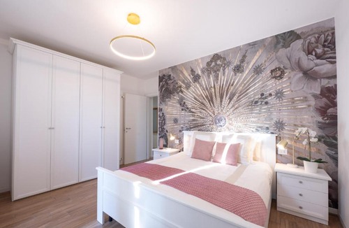 Albate Apartment | Lora diamond Suite 3, free private parking, self check in, air conditioner