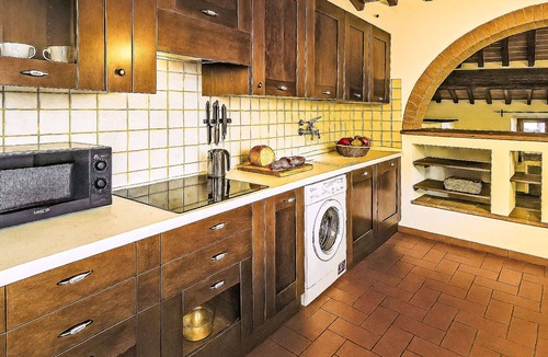 Radda in Chianti Apartment | Lovely apartment for 5 people with A/C, WIFI, TV and patio