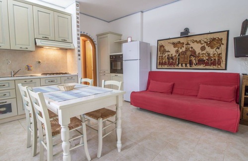 Fondi Apartment | Lovely apartment for 6 guests with A/C, WIFI, TV, terrace and pets allowed