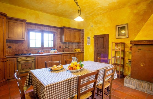 Casalbordino House | Lovely apartment in villa for 6 guests with WIFI, pool, TV and terrace