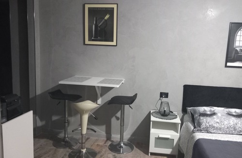 Palmi Bed & Breakfast | Luxurious B&B Junior Suite Black room