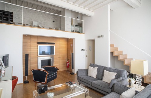 San Lorenzo Apartment | Luxury Apartment Sleeps 4+2 Walk to Duomo