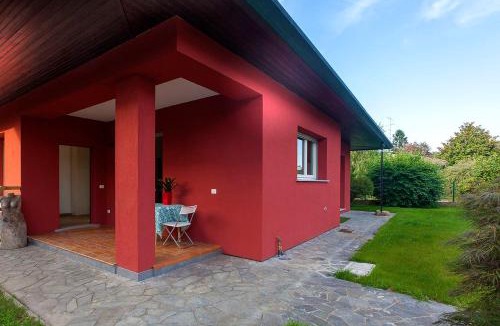 Besnate House | Maison Rouge