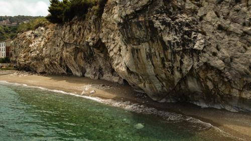 Spisone Apartment | Mare Roccia beachfront apartment