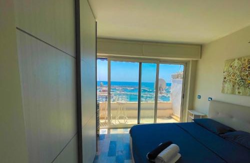 Nettuno Apartment | MARINA SEAVIEW APARTMENT - Central top-floor apartment with panoramic terrace, near Marina & Train Station - Nettuno
