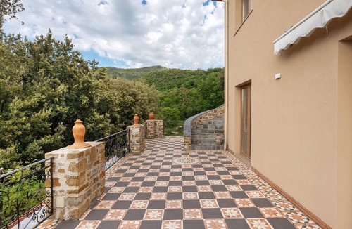 Serramezzana Apartment | 'Materazzi' Room with Mountain View, Wi-Fi and Air Conditioning