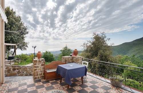 Serramezzana Apartment | 'Materazzi' Room with Mountain View, Wi-Fi and Air Conditioning