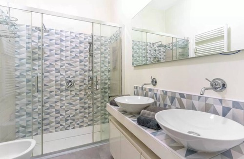 NoLo Apartment | MO30 [Loreto–Cathedral] Large Modern Apartment