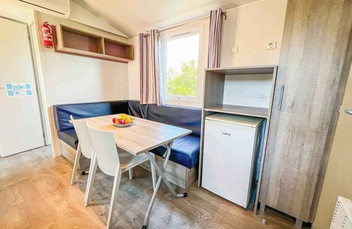 Castelletto Sopra Ticino House | Mobile home with air conditioning, terrace and pool