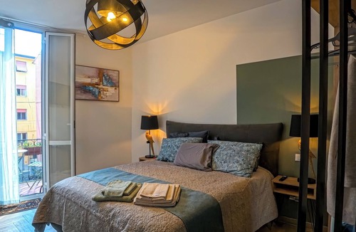 La Spezia Apartment | Modern Comfy Stay with Balconies, Free Parking & Easy Access to the Cinque Terre