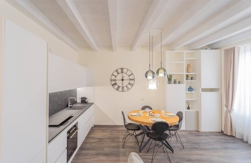 Como City Centre Apartment | Modern Stylish Apartment in Como City