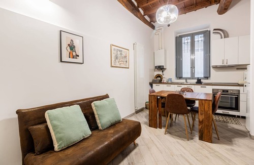 Corsico Apartment | Moderno Loft nel Cortile di un Casale Storico