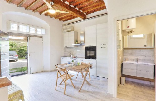 Capoliveri Apartment | Monolocale in villa d'epoca