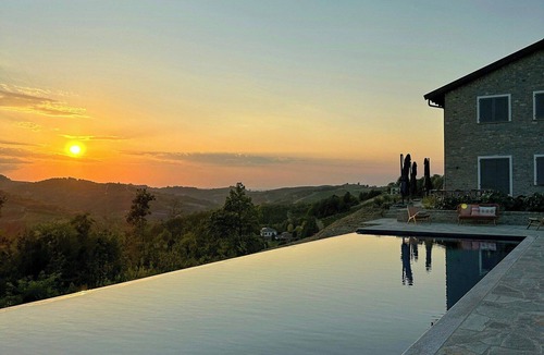 Abbazia House | New villa with infinity pool near Acqui Terme